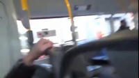 Пара наслаждается домашним сексом в автобусе